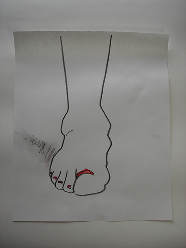 contour drawing of a foot