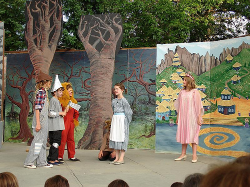 Children acting out the Wizard of Oz